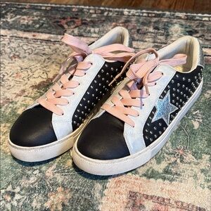 Stylish Women's Black and Pink Star Sneakers